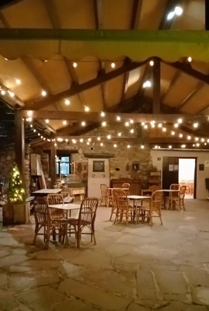 Albergue La Escuela De Lirí מראה חיצוני תמונה