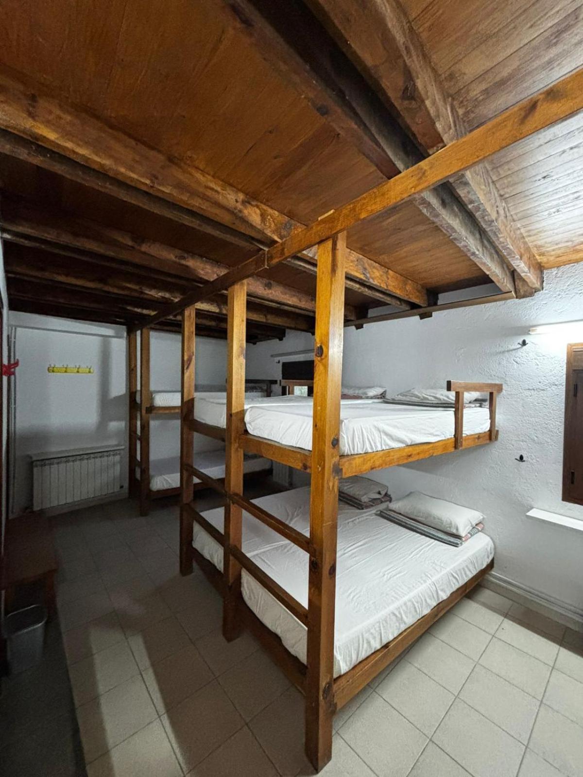 Albergue La Escuela De Lirí מראה חיצוני תמונה
