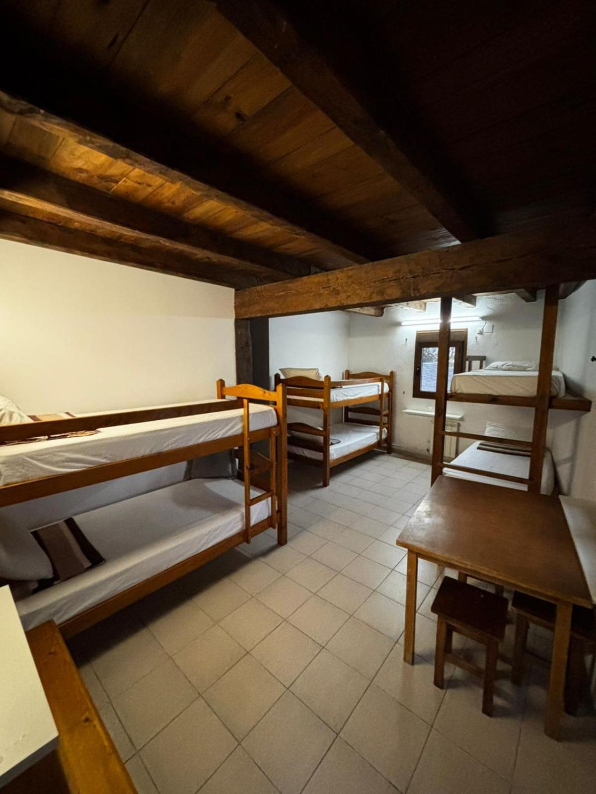 Albergue La Escuela De Lirí מראה חיצוני תמונה